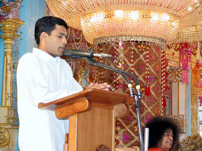 18th Morning - A student addressing the gathering in the Divine presence