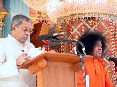 18th Morning - Bhagawan delivering His Divine Discourse