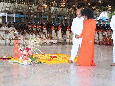 Bhagawan granting Darshan on Onam Day. The floral decoration Pookkalam is seen in the background